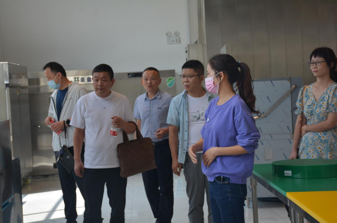 孝感市市场监督管理局高支队一行莅临湖北熊猫体育集团参观考察