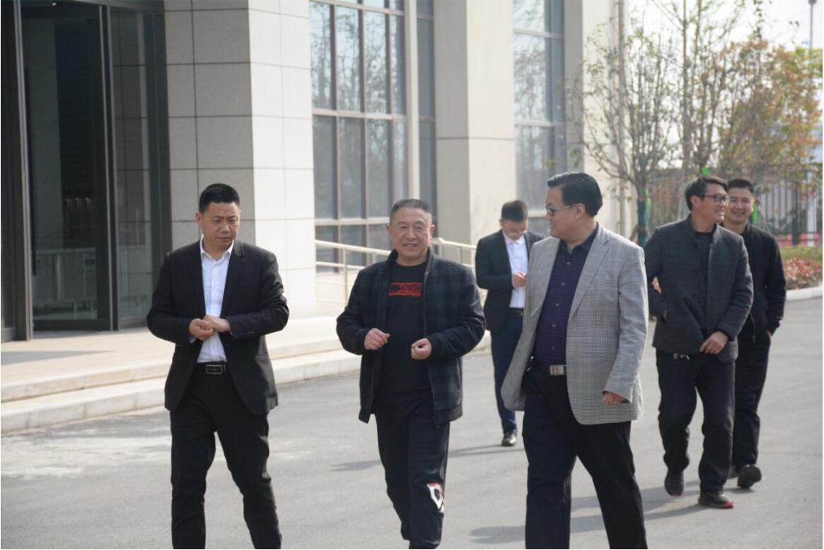 神农架高中王主任、李主任一行莅临熊猫体育集团参观考察