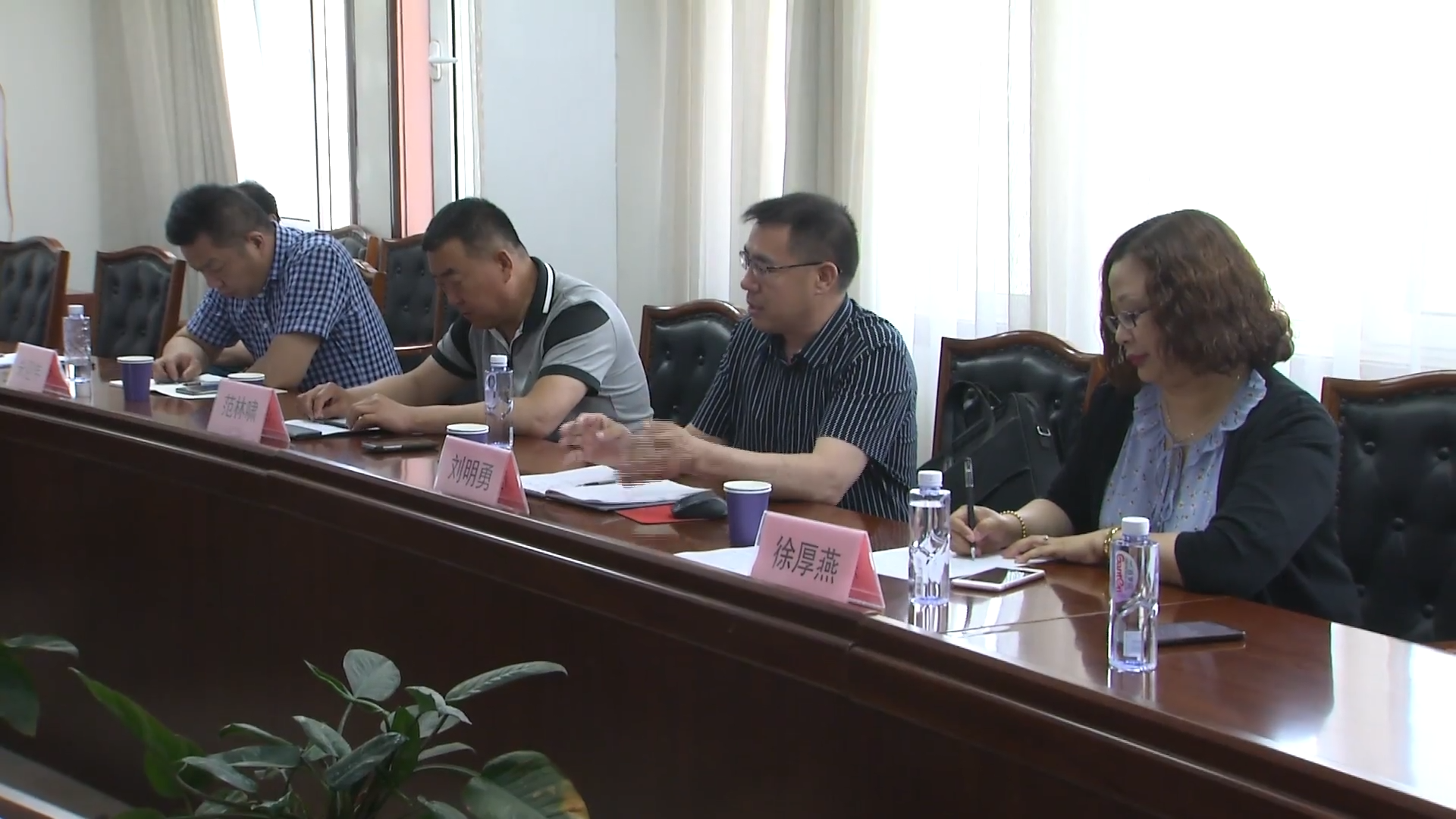 唐山市玉田县委副书记、代县长兰志刚会见湖北熊猫体育集团洽商团