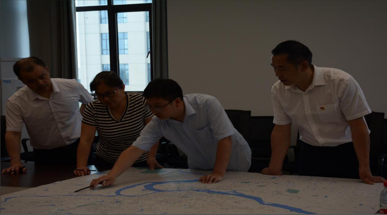 “定制公交”解决员工出行难