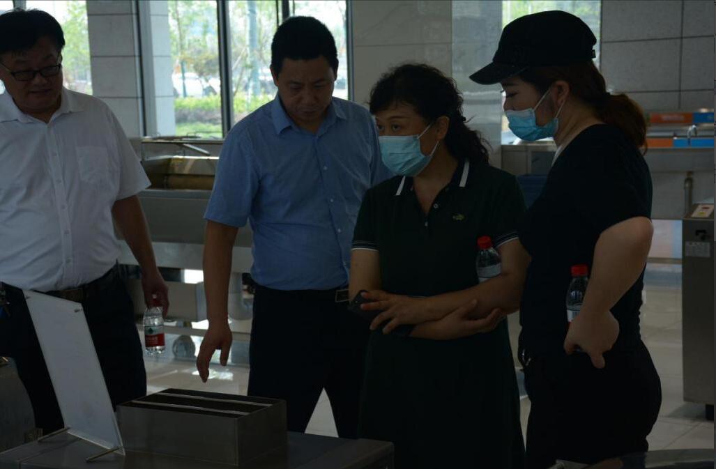 湖北中烟襄阳卷烟厂郭敏经理一行 莅临熊猫体育集团参观考察