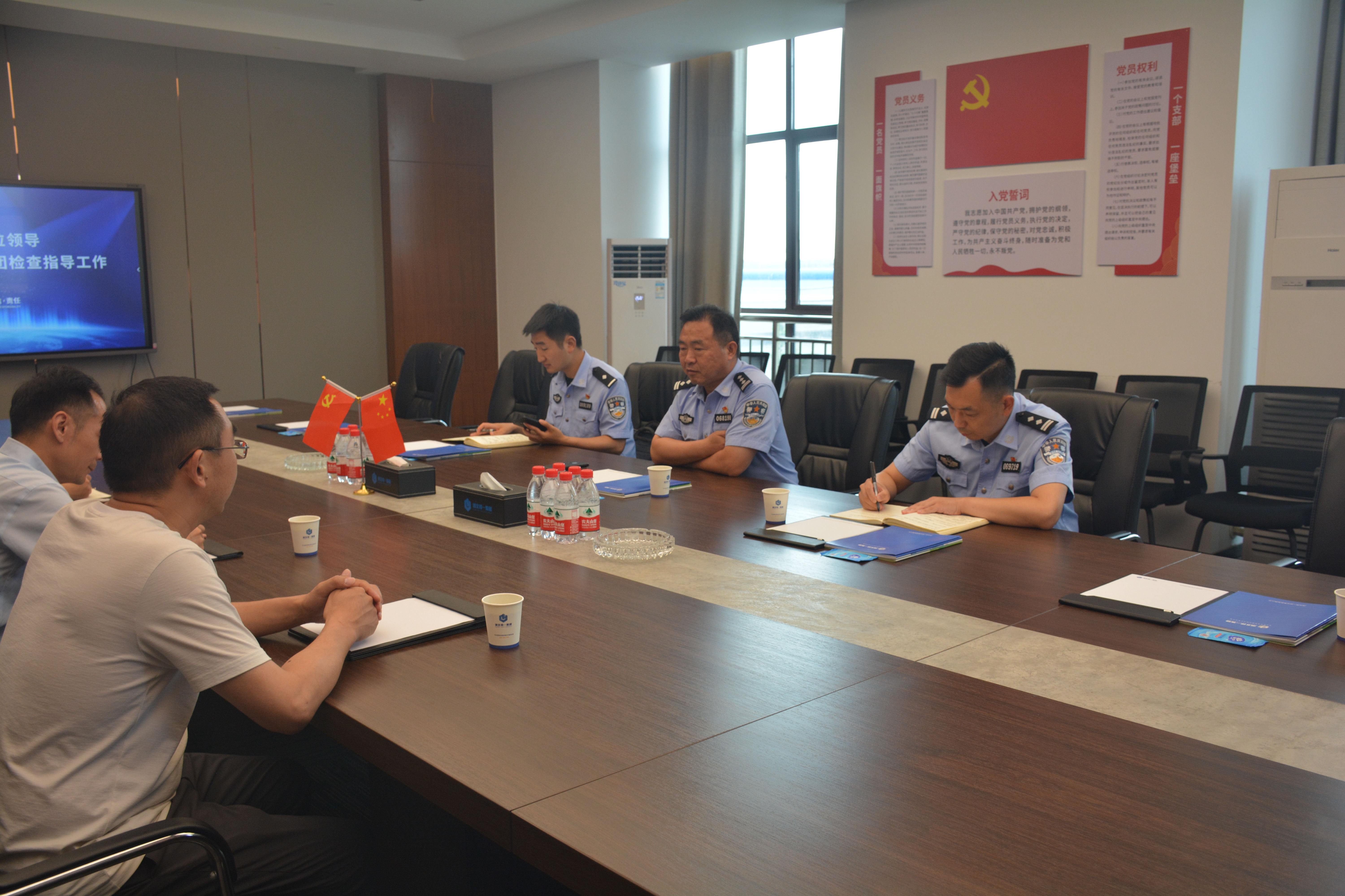 “下基层、察民情、解民忧、暖民心”东津公安分局黄政委一行深入湖北熊猫体育集团 走访调研