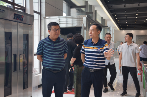 宜昌市机关事务服务中心吕主任深入熊猫体育厨业集团考察指导工作