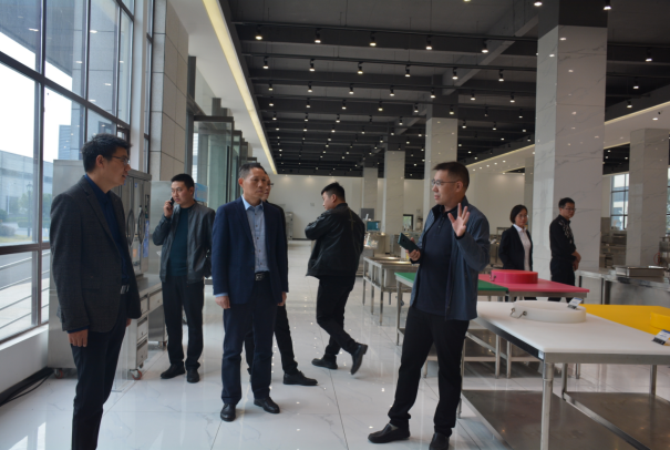 华润燃气领导一行莅临参观考察