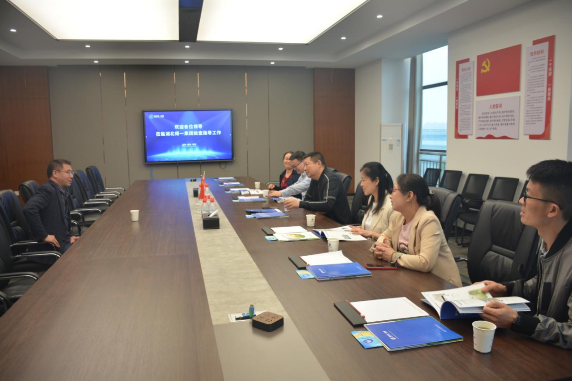 荆州中学副校长曾伟一行莅临熊猫体育集团参观考察